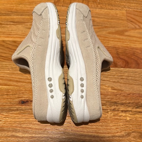 Easy Spirit Beige Slip-On Shoes size 7 - Picture 7 of 10